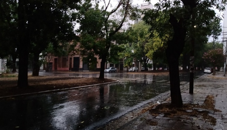 Elevan a 'amarillo' el nivel de alerta por tormentas en La Plata