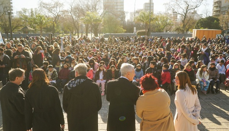 Promesa a la bandera nacional: Alak compartió un emotivo acto con estudiantes y docentes