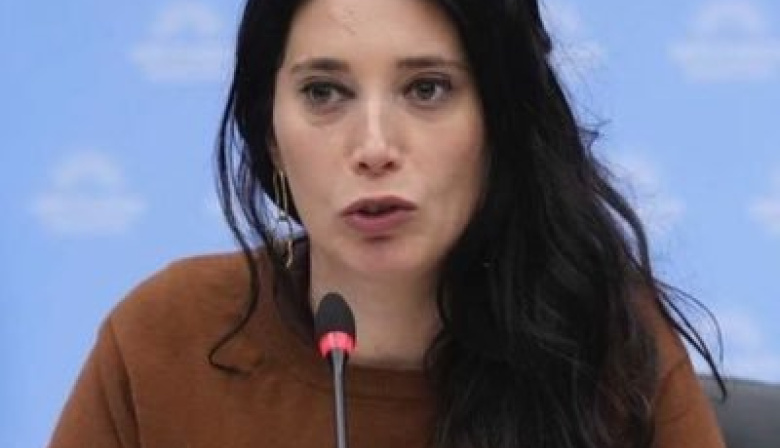 Malvinas, bidet y religión: los tuits que agitan la campaña de Ajmechet