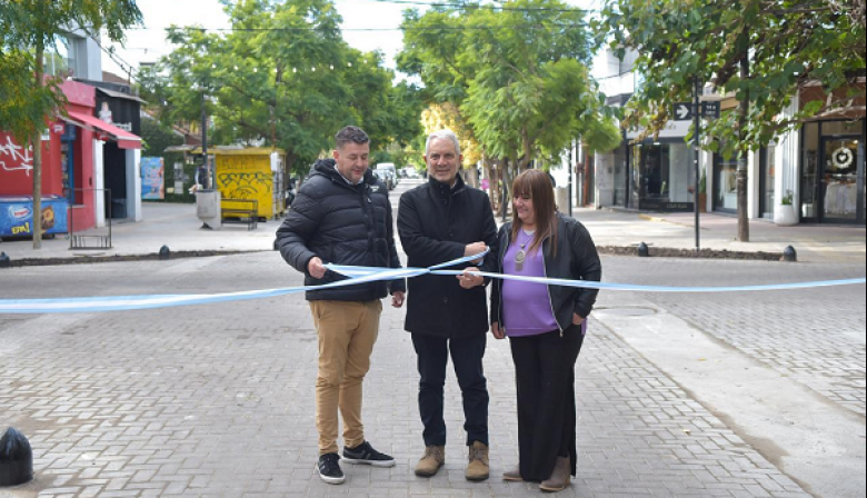Alak inauguró el nuevo centro comercial de calle Cantilo en City Bell
