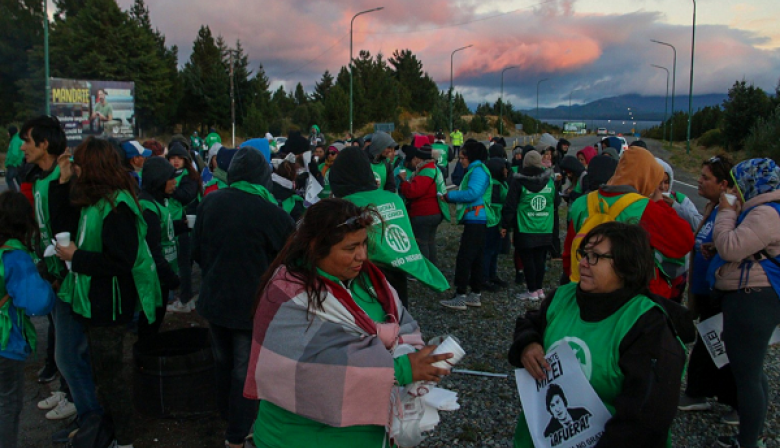 ATE ya bloquea el aeropuerto de Bariloche y los caminos al Llao Llao ante la visita de Milei