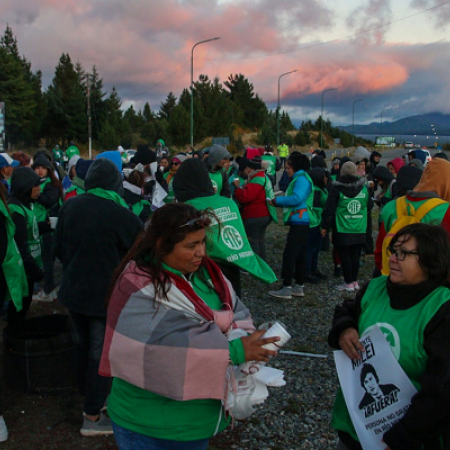 ATE ya bloquea el aeropuerto de Bariloche y los caminos al Llao Llao ante la visita de Milei