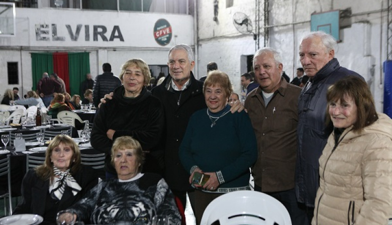 Alak participó de la cena por el 87° aniversario del Centro de Fomento Villa Elvira