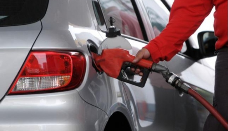 YPF anunció que baja 4% promedio en combustibles