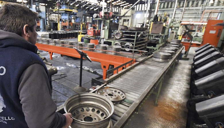 Industria creció 5.8% interanual en mayo