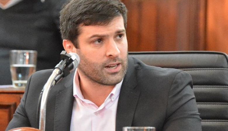 Se lo tenían guardado! Los radicales de La Plata dan pelea en un concurso del “político más fachero”