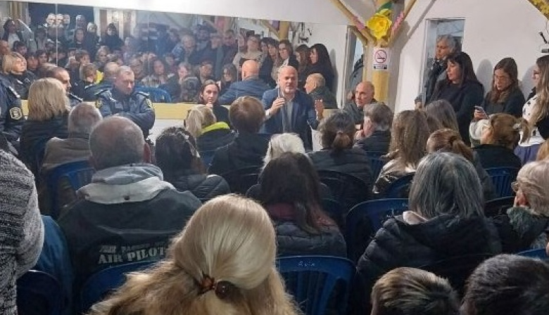 Asediados por una ola de hechos delictivos, vecinos del oeste platense se reunieron con autoridades para reclamar mayor seguridad