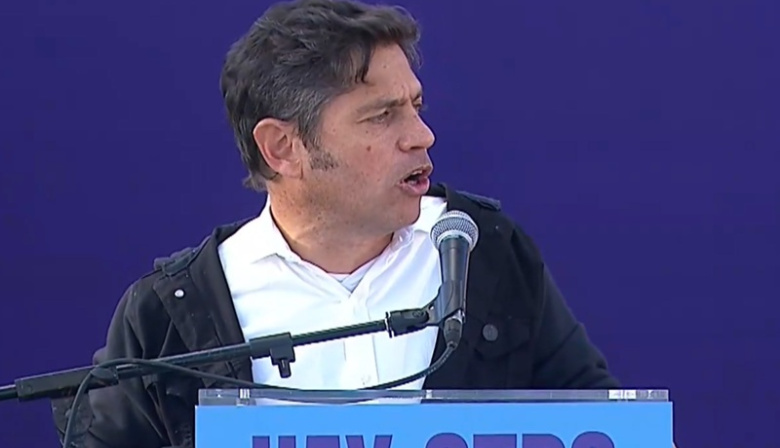 Kicillof lanzó el Movimiento Derecho al Futuro, y buscó polarizar con Milei