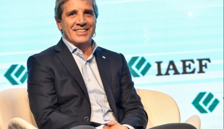 Luis Caputo en IAEF: “No nos vamos a mover un centímetro del orden macro”
