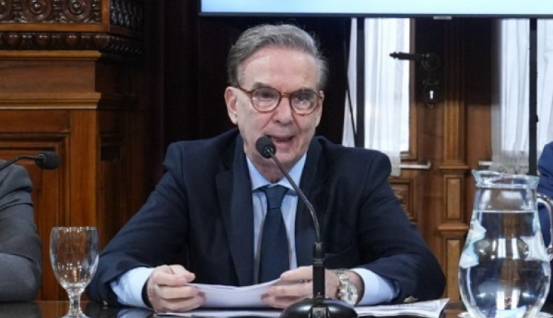 Pichetto dijo que los problemas políticos del Gobierno se trasladan al plano económico
