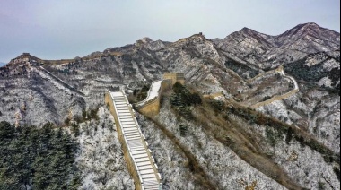 Avión eléctrico realiza vuelo inaugural cerca de la Gran Muralla china