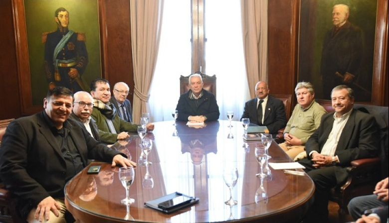Alak mantuvo una mesa de trabajo con pastores de La Plata para coordinar acciones comunitarias