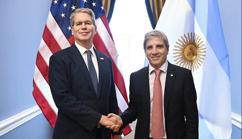 Estados Unidos oficializa swap de divisas por USD 20.000 millones con Argentina