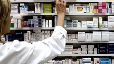 Farmacias de todo el país bajan sus persianas contra el DNU de Milei