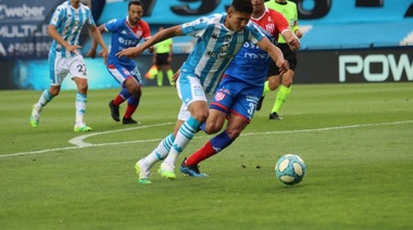 Racing venció a Unión de Santa Fe y ganó su primer partido por la Copa Diego Armando Maradona