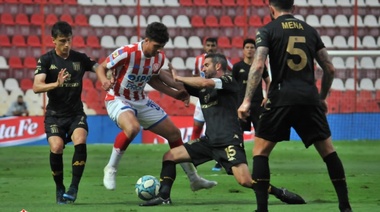 Unión de Santa Fe le ganó a Racing por la segunda fecha de la zona 1