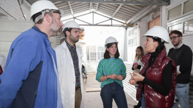 Mayra Mendoza recorrió la obra de ampliación de la Guardia del Hospital Oller, en San Francisco Solano