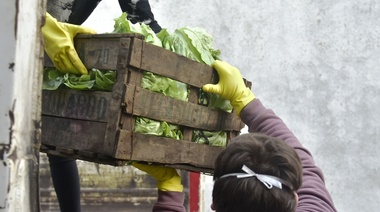 Junto a productores de la región, el Municipio entregó 26 mil kilos de alimentos a comedores
