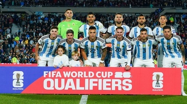 Argentina vence a Paraguay y conserva la punta en las Eliminatorias Sudamericanas