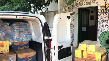 En La Plata, Estado entrega bolsones de comidas para alimentar a 87 mil escolares durante la cuarentena