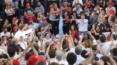 Santilli cerró la campaña en La Plata: "pedimos justicia y nos respondieron liberando a un tipo que revoleó bolsos con plata a un convento"