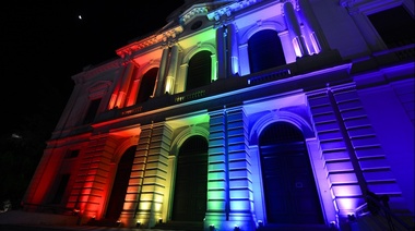 Banco Provincia ilumina sus sedes con colores que identifican a la comunidad LGBTIQ+