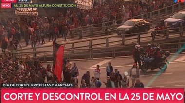 Desborde: Multitudes marchan al Ministerio de Desarrollo Social y hay caos en 9 de Julio y 25 de Mayo