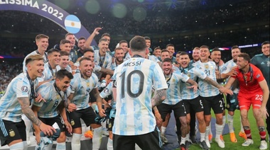 Lionel Messi superó en títulos a Pelé y está a cuatro del máximo ganador, Dani Alves