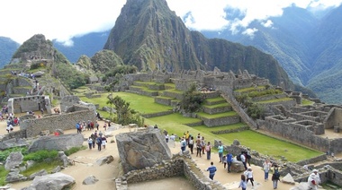 Suteba (Baradel) ofrece tour a sus afiliados por la módica suma de 2.550 dólares a Machu Picchu