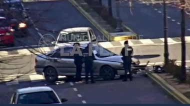 No anda nadie pero otra vez dos autos chocaron en pleno centro