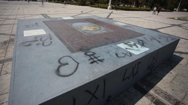 Después de hablar con Garro, alumnos del San Luis que vandalizaron la Piedra Fundamental repararon el monumento