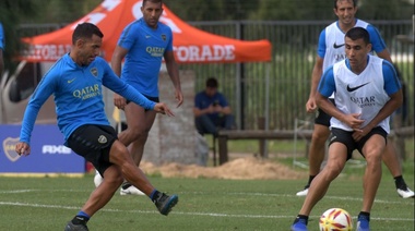 "Se están por ir varios jugadores que hace mucho están en Boca", anunció Tevez