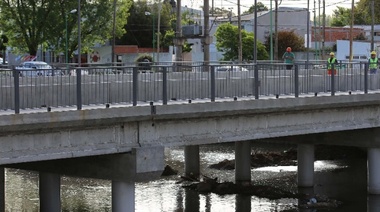 Avanzan las obras hidráulicas: Comienza reconstrucción del puente en Centenario y 514
