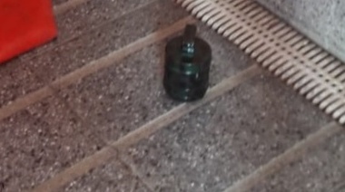 Evacuan el aeropuerto de Mar del Plata ante una amenaza de bomba, y encuentran objeto de plástico similar a una granada de juguete