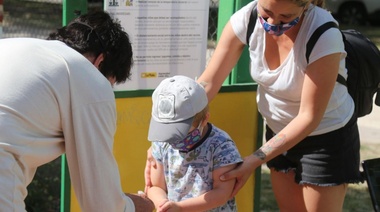 Con protocolos, regresaron las calesitas a la ciudad y los niños hicieron fila para subirse