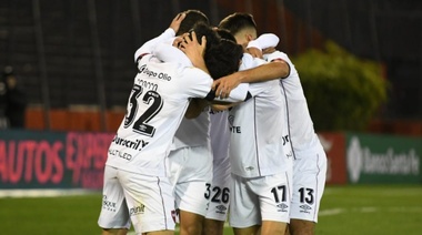 Newell´s venció a Estudiantes con un gran partido del juvenil Nicolás Castro