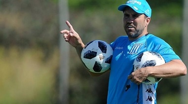 El DT Coudet consideró a Racing como "un gran campeón" y a Centurión como parte del logro