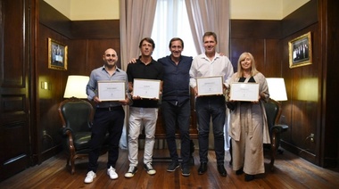 Garro entregó la distinción de ciudadanos ilustras a los platenses campeones del mundo