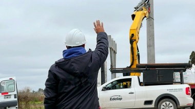 EDELAP colocó nuevas columnas de hormigón en los tendidos troncales de Los Hornos