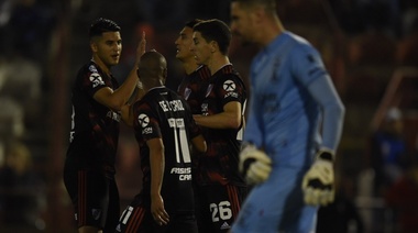 River tuvo otra noche de lujo y goleó a Huracán en el Ducó