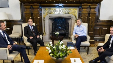 Macri y Dujovne se reunieron con los economistas Arriazu y Artana