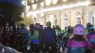 Más de 300 ciclistas participaron de una bicicleteada por el cumpleaños de La Plata