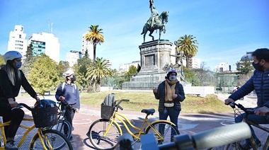 Con gran éxito, continúan las visitas guiadas en bicicleta y a pie para conocer lugares emblemáticos de la ciudad