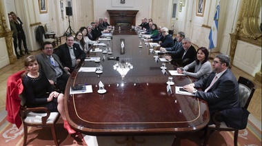 Manzur encabeza una nueva reunión de gabinete con la participación por primera vez de Batakis