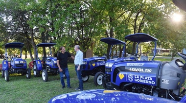 Municipio platense incorporó nuevos tractores para mejoras en los barrios