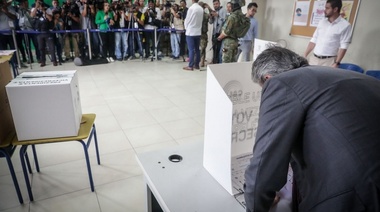 Cierran mesas de votación en elecciones generales anticipadas en Ecuador