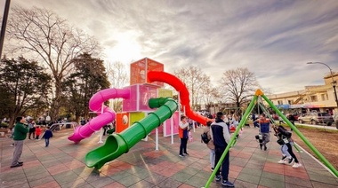 En La Plata, más parques y plazas inauguraron sus patios de juegos modernos y temáticos