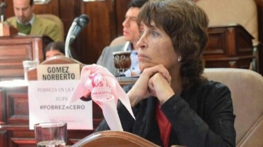 Ana Castagneto intentó aclarar sus dichos, y mostró un certificado de vacunación que aumenta el escándalo