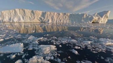 Derretimiento de plataformas de hielo de Groenlandia representa un riesgo "dramático", dice estudio