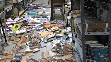 Salvaje ataque a escuela de La Plata: Destruyen cocina, biblioteca y desparraman la comida del SAE